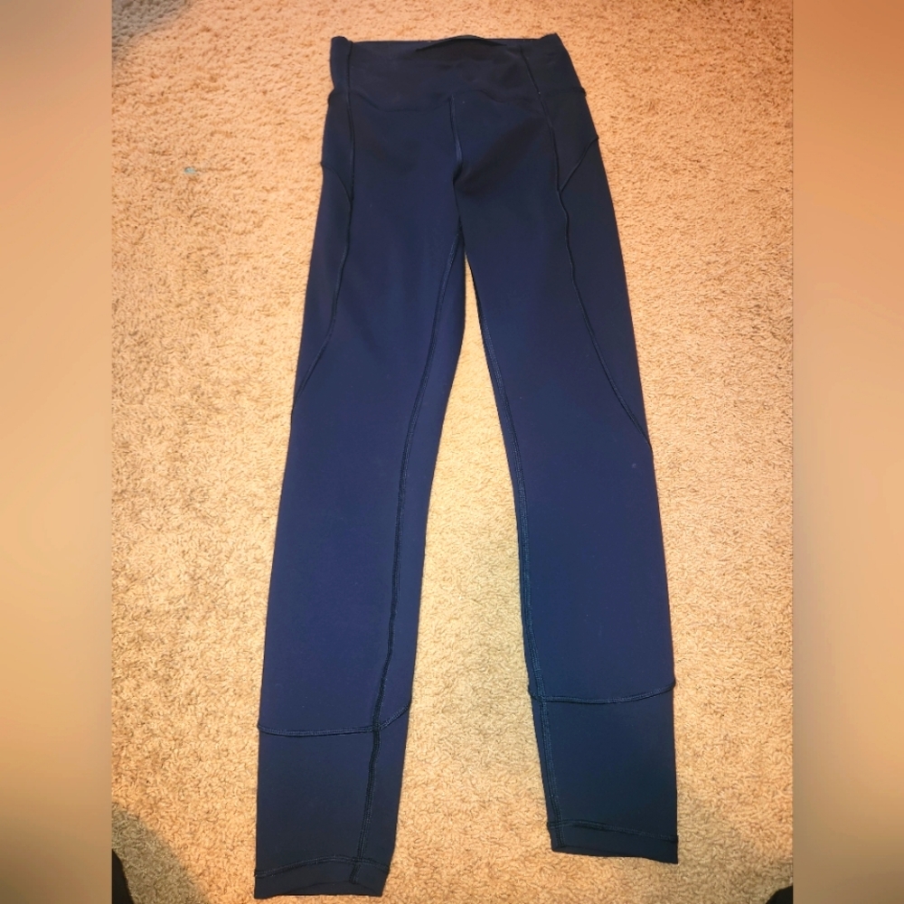 Lululemon size 4 navy blue leggings.  Excellent condition. 27"